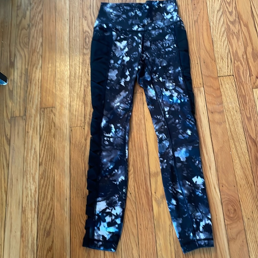 Lululemon leggings.